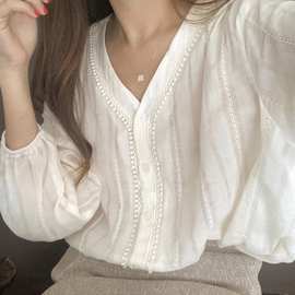 好看的V领蕾丝衫女 韩版白色长袖衬衣