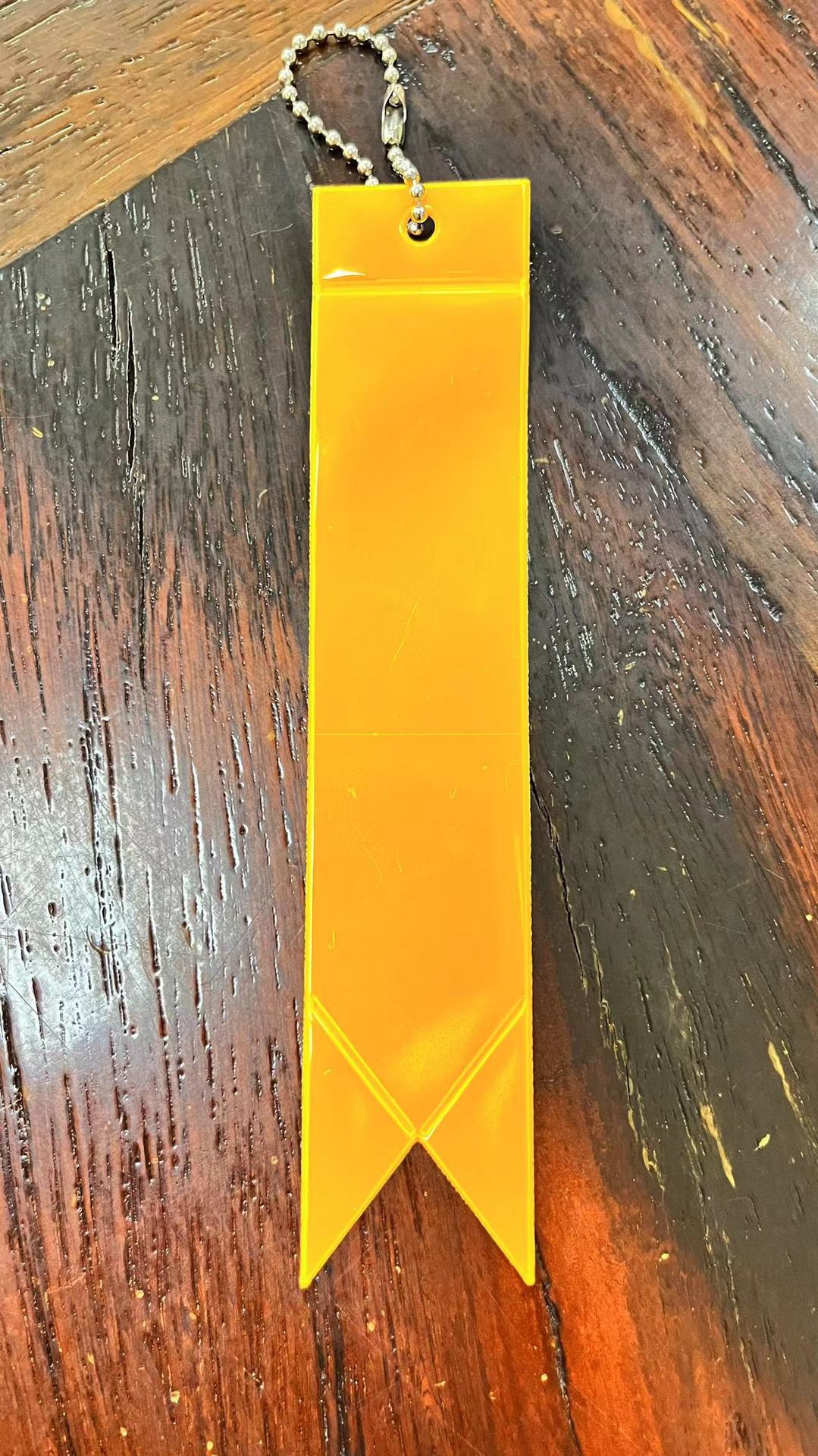 Venta caliente transfronteriza 13 colores colgante reflectante serpentina PVC reflectante bolsa colgante llavero fluorescente fabricante spot