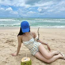 新款泳衣2026条纹挂脖平角裤时尚风两件套比基尼海边度假简约泳装