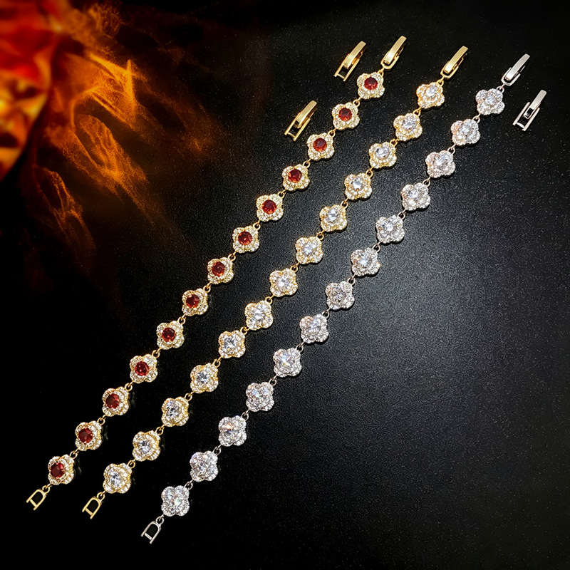 New cross-border design heavy-duty inlaid large-carat zircon four-leaf clover spliced bracelet, light luxury fashion high-end gift jewelry New cross-border design heavy-duty inlaid large-carat zircon four-leaf clover spliced bracelet, light luxury fashion high-end gift jewelry