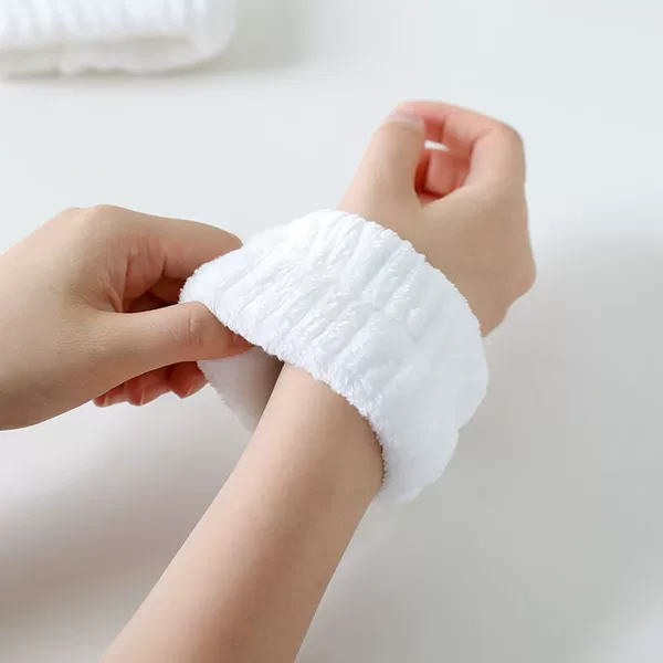 Wristbands for Washing Your Face Can Be Used to Tie Your Hair and Have Strong Water Absorption