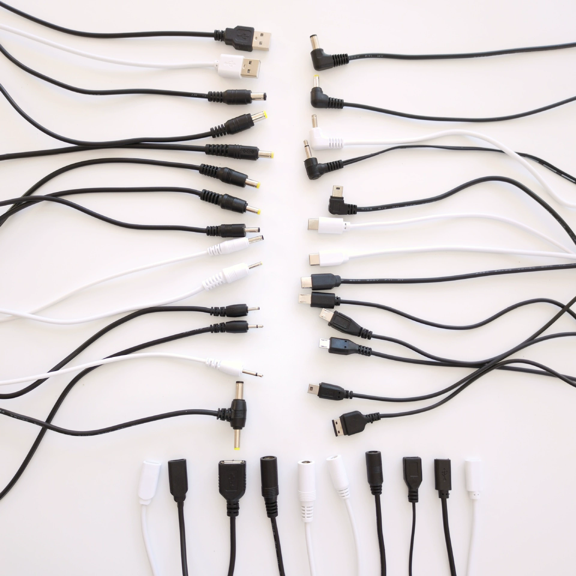 USB‑кабель, дата‑кабель. Шнур питания (DC): 5.5, 4.8, 4.0, 3.5 мм; Type‑C; micro; 2.5