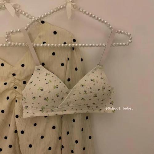 A girl's feelings are always poetic. Girl's Wireless French Seamless Triangular Cup Underwear Women's Top Up Bra Wholesale