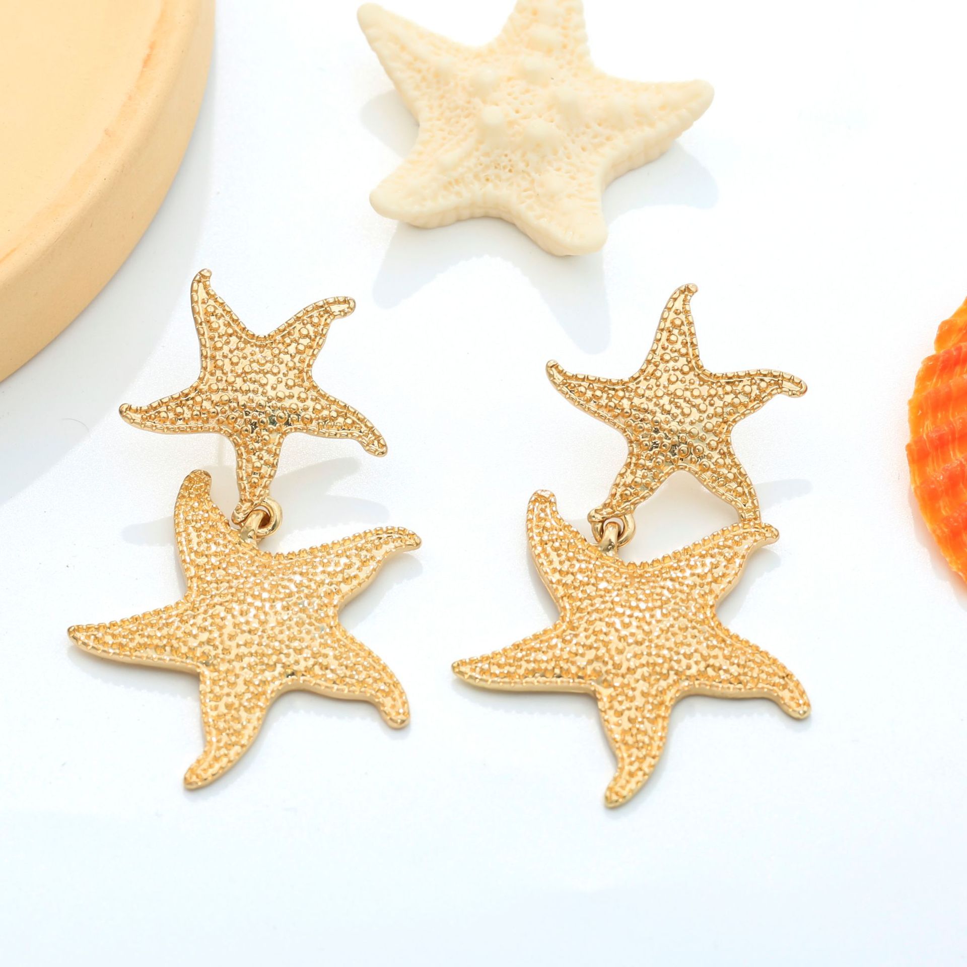 Pendientes de estrella de mar de viento de vacaciones de moda transfronteriza europea y americana Pendientes de aleación de doble capa de temperamento Accesorios de elementos marinos de verano para mujer
