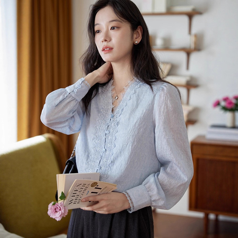 Moriirose Blue V-Neck Lace Jacquard Long-Sleeved Shirt Women's Autum French Retro Elegant Commuter Top Moriirose Blue V-Neck Lace Jacquard Long-Sleeved Shirt Women's Autum French Retro Elegant Commuter Top