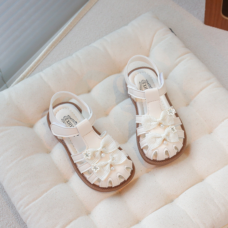 2026 verano de las niñas con una base suave sandalias cómodas nuevas sandalias para niños zapatos de playa de moda versátiles image 1