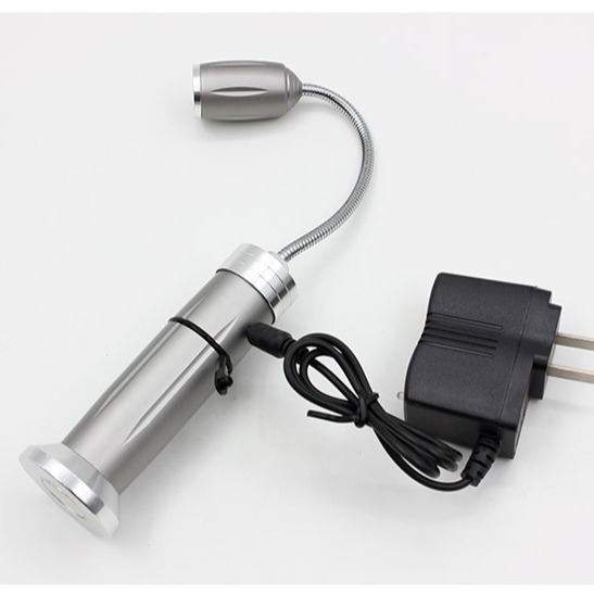 Nuevo multifuncional recargable linterna de luz fuerte con imán giratorio zoom girando luz de trabajo linterna de luz fuerte