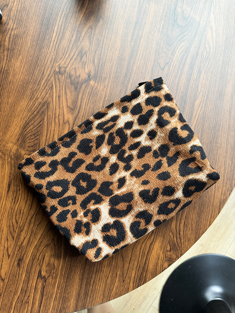 화장품 가방.큰 갈색 표범