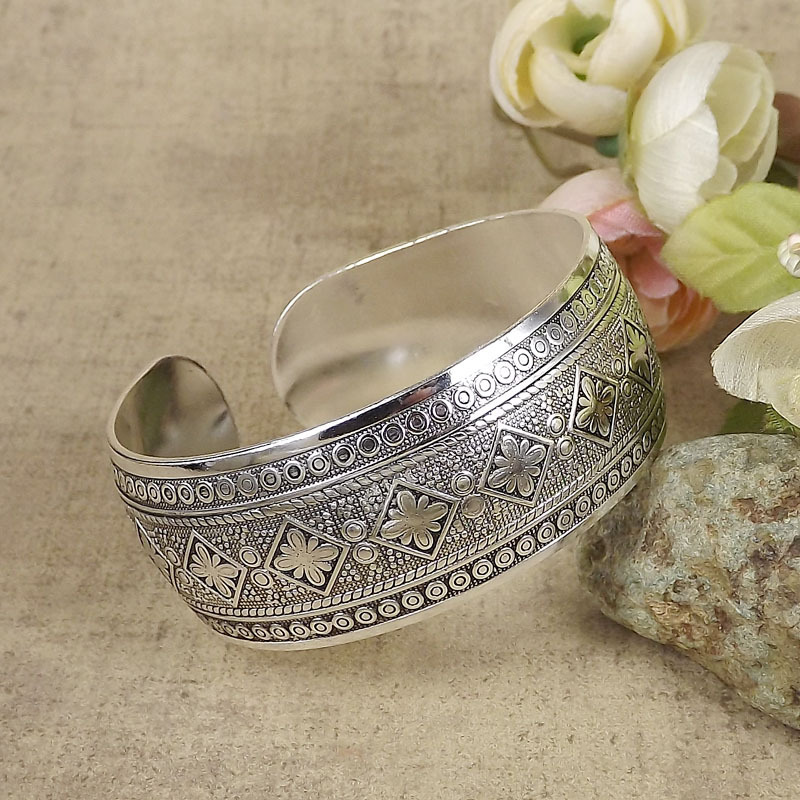 Factory Direct Sales Retro Ethnic Style Xizang Silver Miao Silver Open Bracelet Women's Peony Flower Wide Bracelet