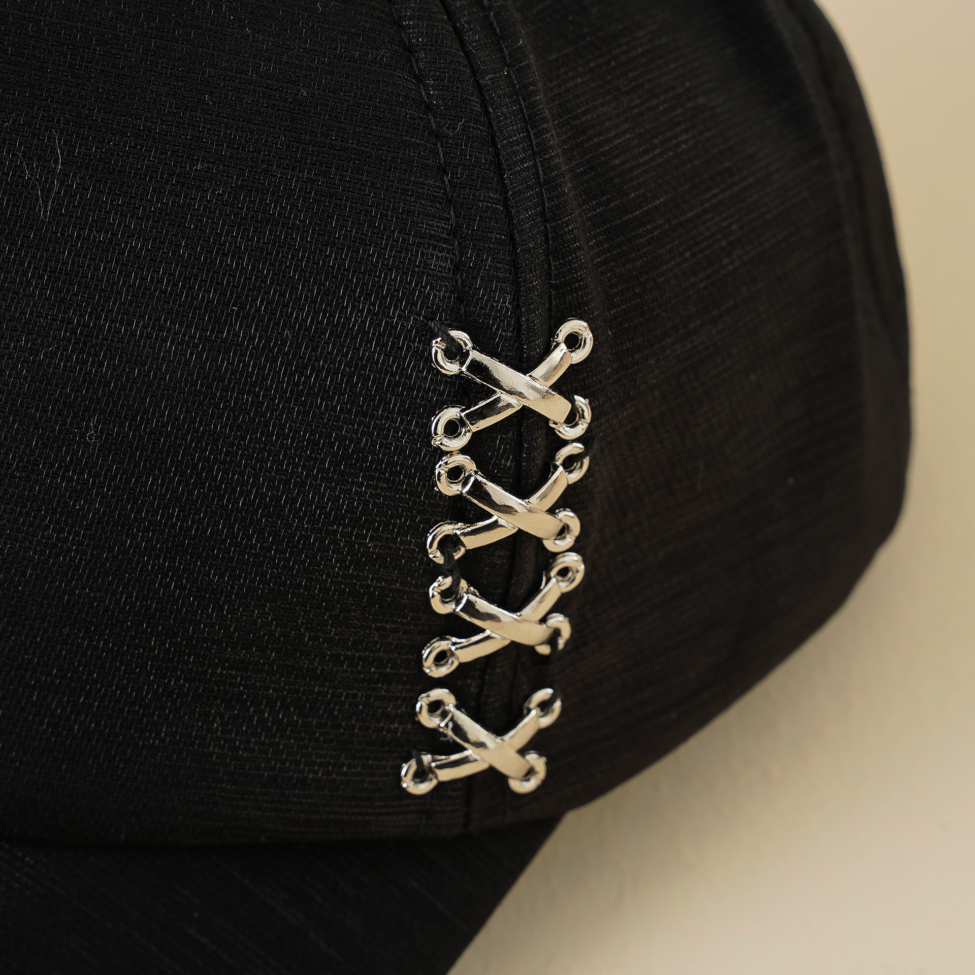 Sombrero otoño e invierno nuevos hombres y mujeres marca de moda gorra de béisbol coreana sombrero negro de hip hop sombrero estudiante calle anillo de hierro casquillo
