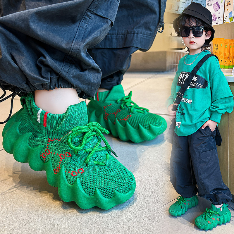 Zapatos de coco para niños 2025 nueva primavera y otoño zapatos de malla transpirables para niños zapatos de corrida antideslizantes para niñas