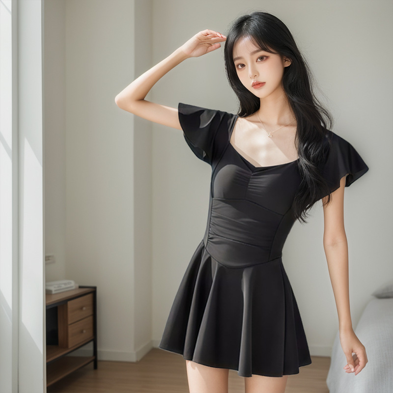 Traje de baño de una pieza de seda de leche para mujer 2025 estilo de verano traje de baño de una pieza de alto valor para mujer falda conservadora que cubre la barriga delgada