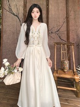 民族风刺绣雪纺长袖连衣裙秋季新款大码胖收腰高端轻奢气质长裙