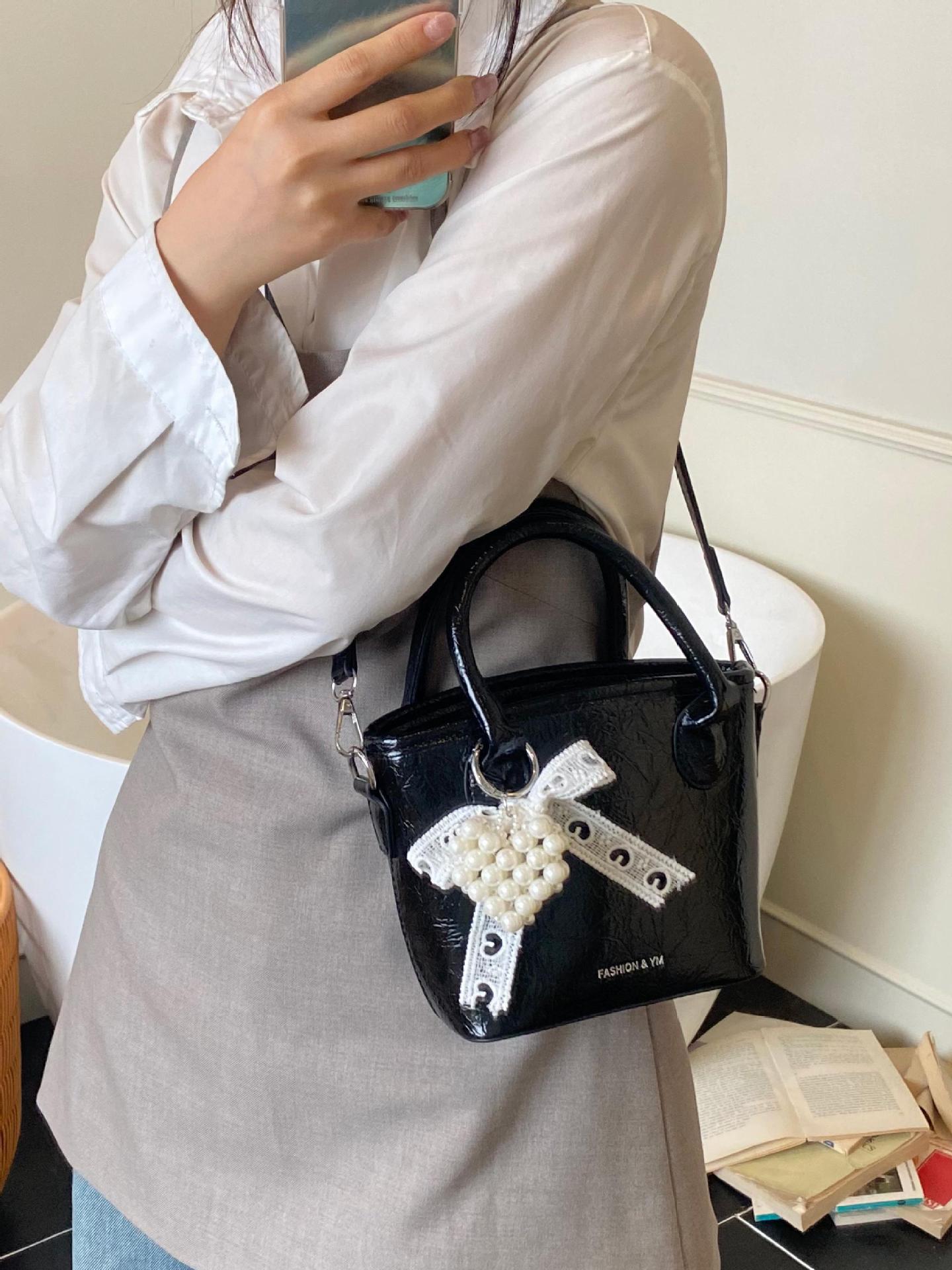 Bolso de cubo de mano súper caliente de comercio exterior 2025 nuevo bolso de hombro de tendencia salvaje de moda bolso de mensajero de nicho de alta gama de moda