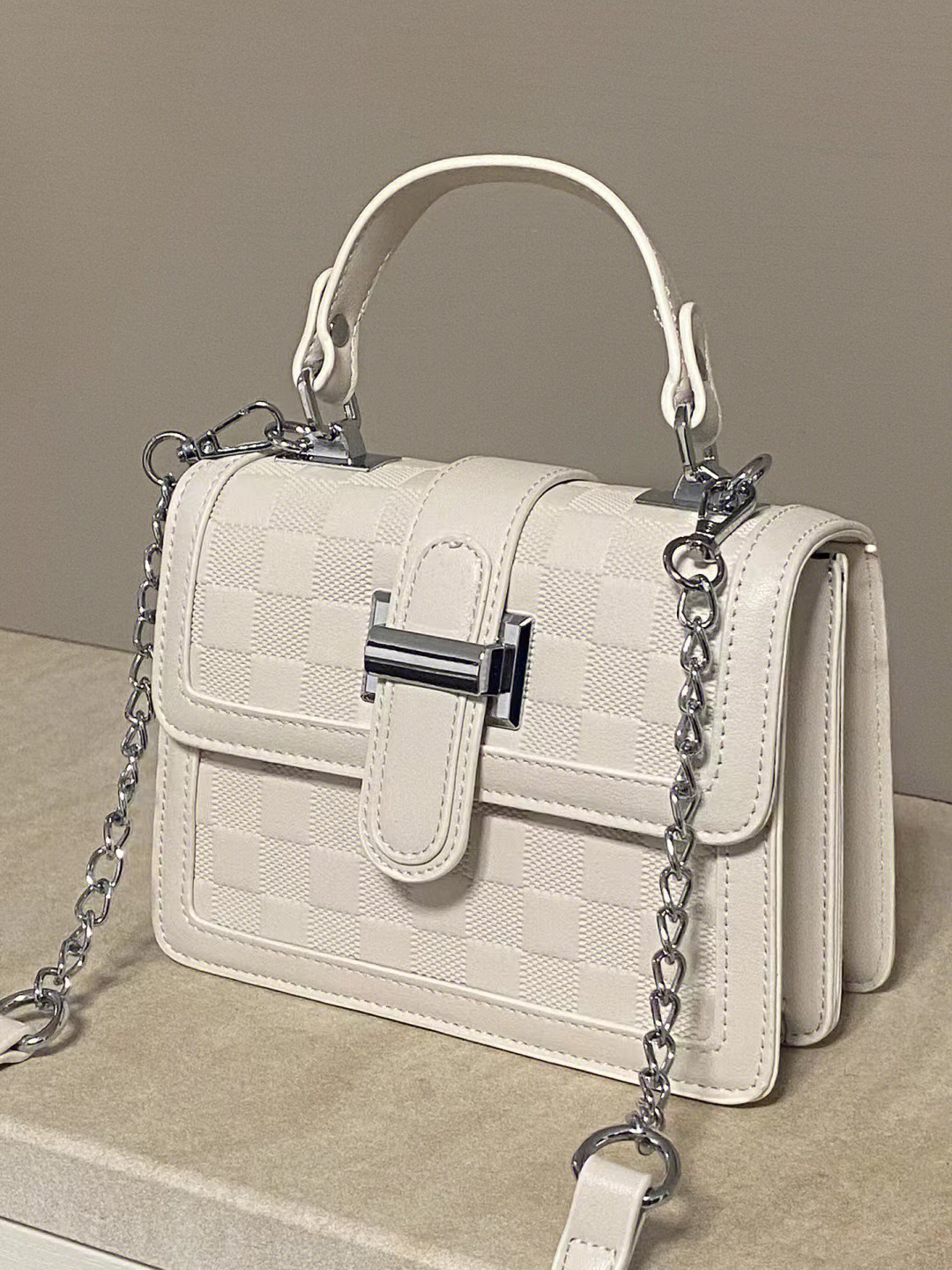 Cadena pequeña bolsa cuadrada a cuadros de las mujeres portátil verano simple todo partido crossbody hombro pequeño bolso de hombro de una pieza al por mayor transfronteriza