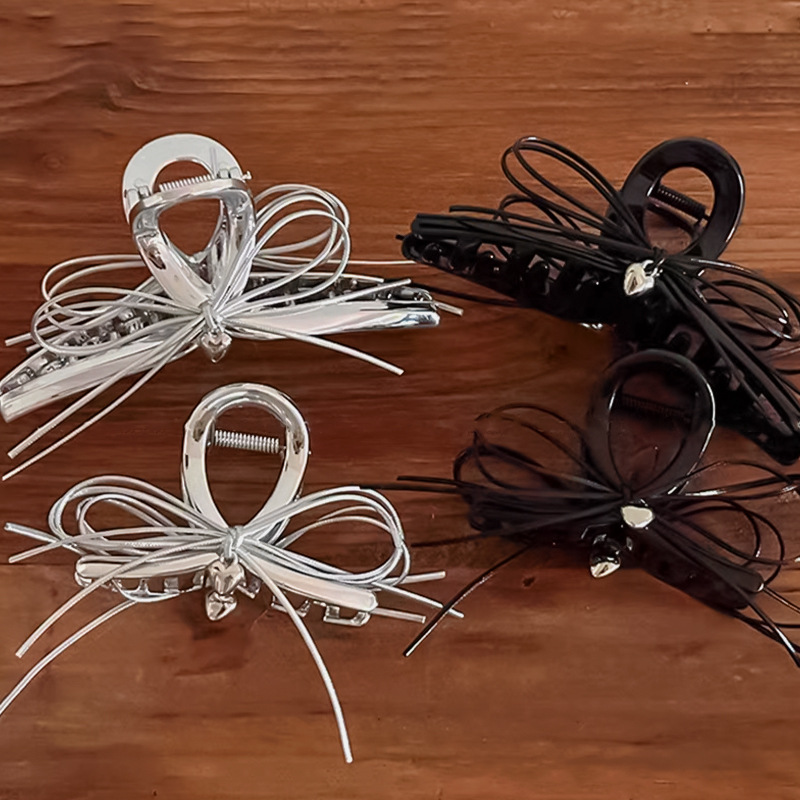 Design Sense silver Bow Love Pendant Grab Clip Women's 2024 New High Sense Hairpin Shark Clip Hair Accessories