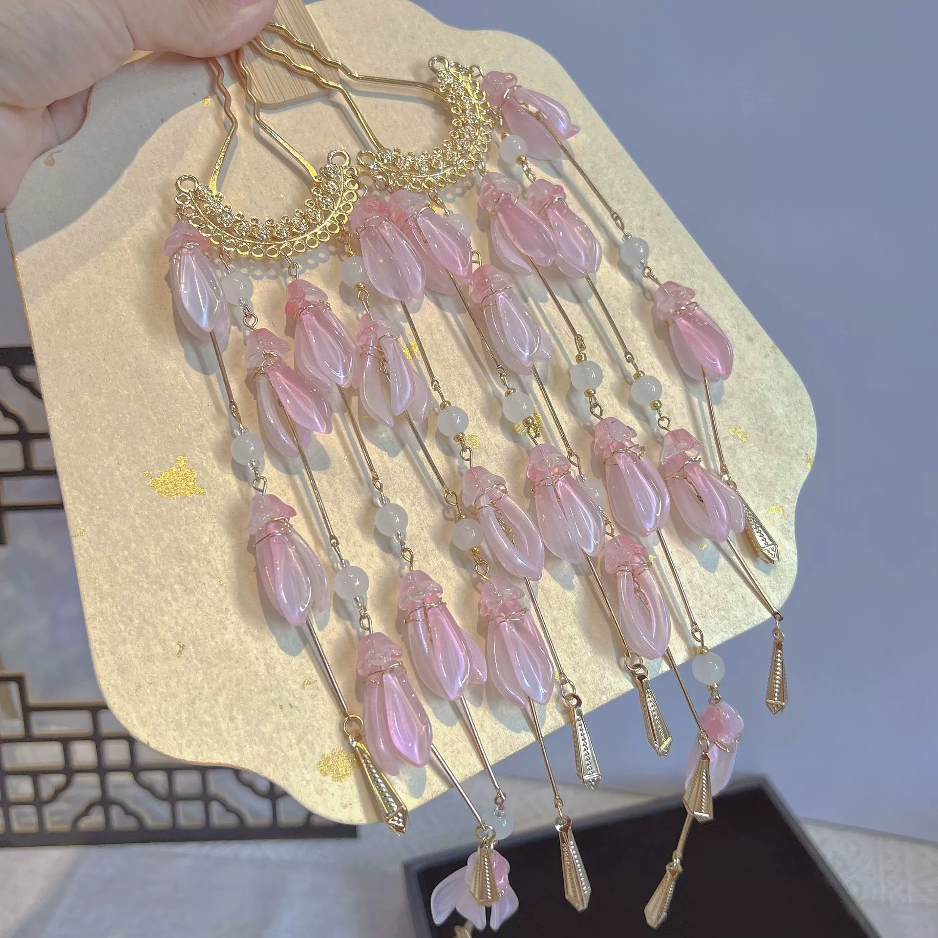 Кисти из кисточки, головные уборы, волосы, волосы, волосы, волосы, волосы, волосы, розовые аксессуары, булочки, цветы, кисточки