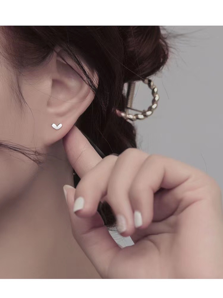 Daily Occasion 925 Sterling Silver Material Heart Shape Pattern 1 Pair 925 Sterling Silver Heart Shape Ear Studs