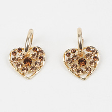 日韩时尚闪耀镶钻爱心耳扣精致时尚百搭高级感气质防过敏款耳环女