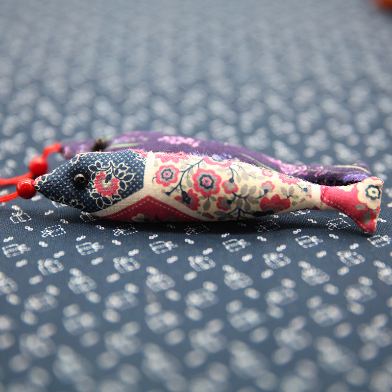 Patchwork estilo antiguo pescado coche colgante bolsa joyería suéter cadena bordado decorativo hecho a mano DIY llavero colgante