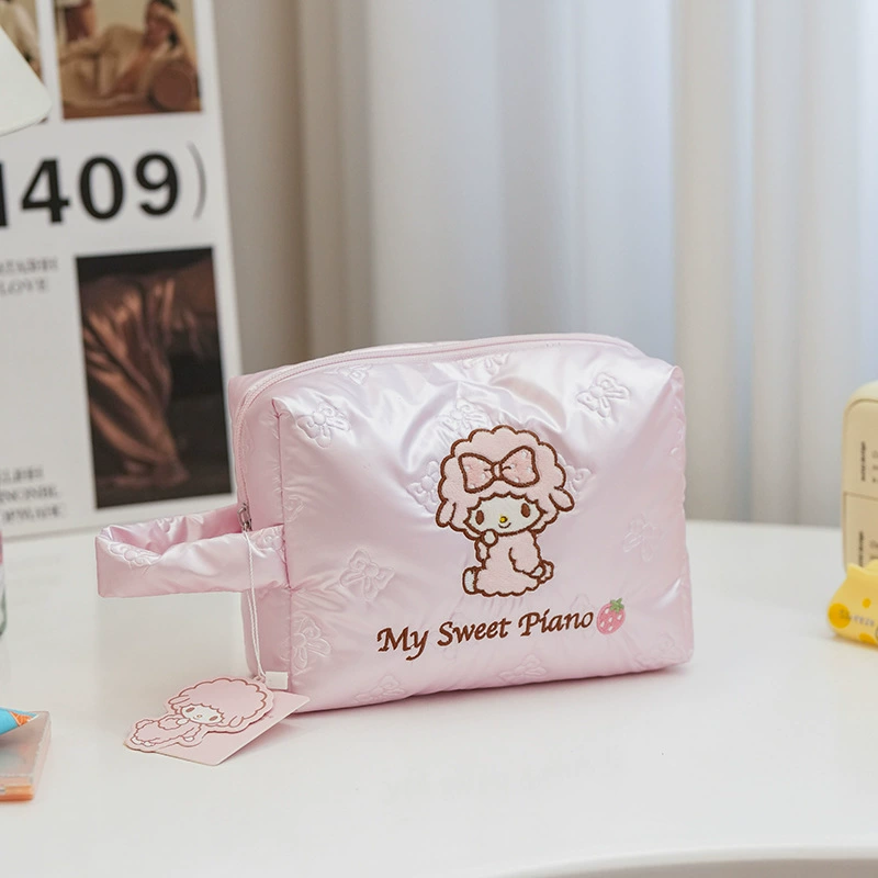 Косметичка Sanrio стеганая с синтепоном-наполнением, просторная дорожная организация, рисунки с героями