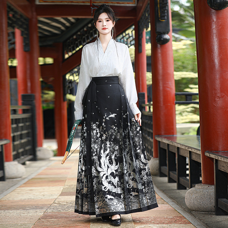 Summer 2024 New Chinese Women's Heavy Industry Embroidered Plane Sleeve White Jacquard Top Bronzing Horse Face Skirt suit Hanfu