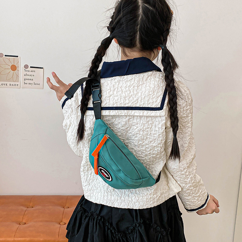 Bolso de pecho coreano para niños y niñas letras extranjeras de viaje ligero bebé mochila 2025 nuevo bolso de cambio para niños