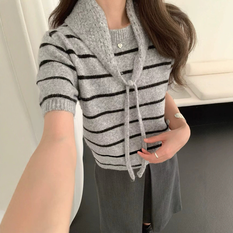 High-end Miu-style striped knit short-sleeve sweater, new autumn design, loose and slimming, with a triangular scarf High-end Miu-style striped knit short-sleeve sweater, new autumn design, loose and slimming, with a triangular scarf