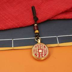 黄銅山鬼は金を使ってペンダントを回します。