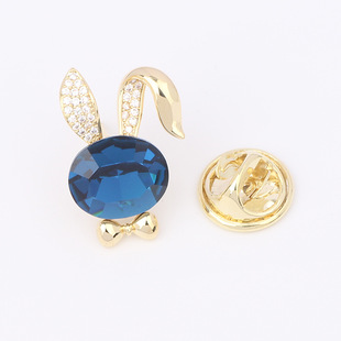 Fashion rabbit zircon brooch cute cartoon small pin summer neckline shirt anti-exposure buckle clothes accessories