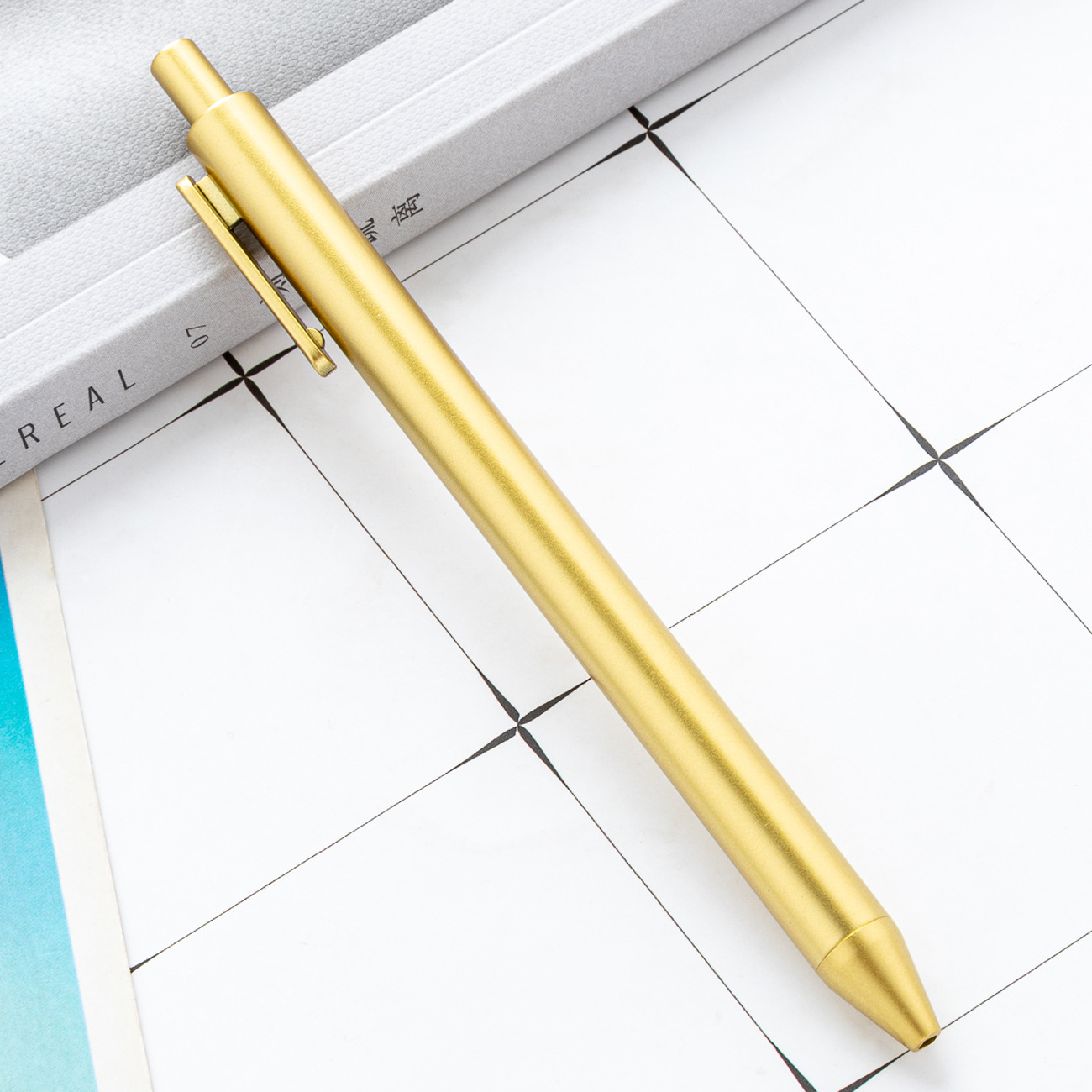 Bolígrafo de plástico, logotipo imprimible, pintura en aerosol multicolor, bolígrafo de prensa, publicidad promocional, bolígrafo de regalo al por mayor