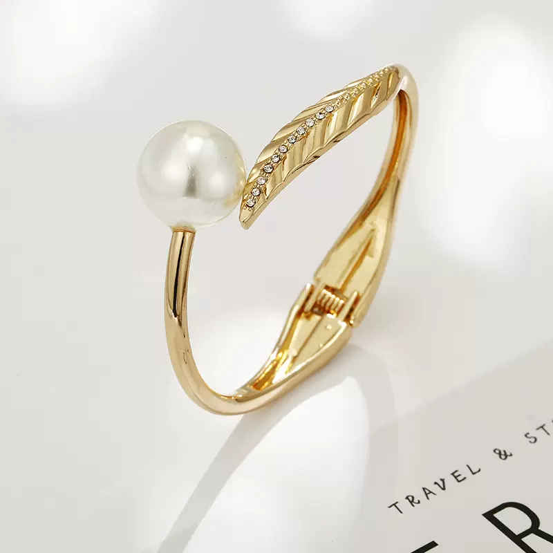 亚马逊新款钛钢简约玫瑰金色手环珍珠开口配饰不掉色手镯女不对称