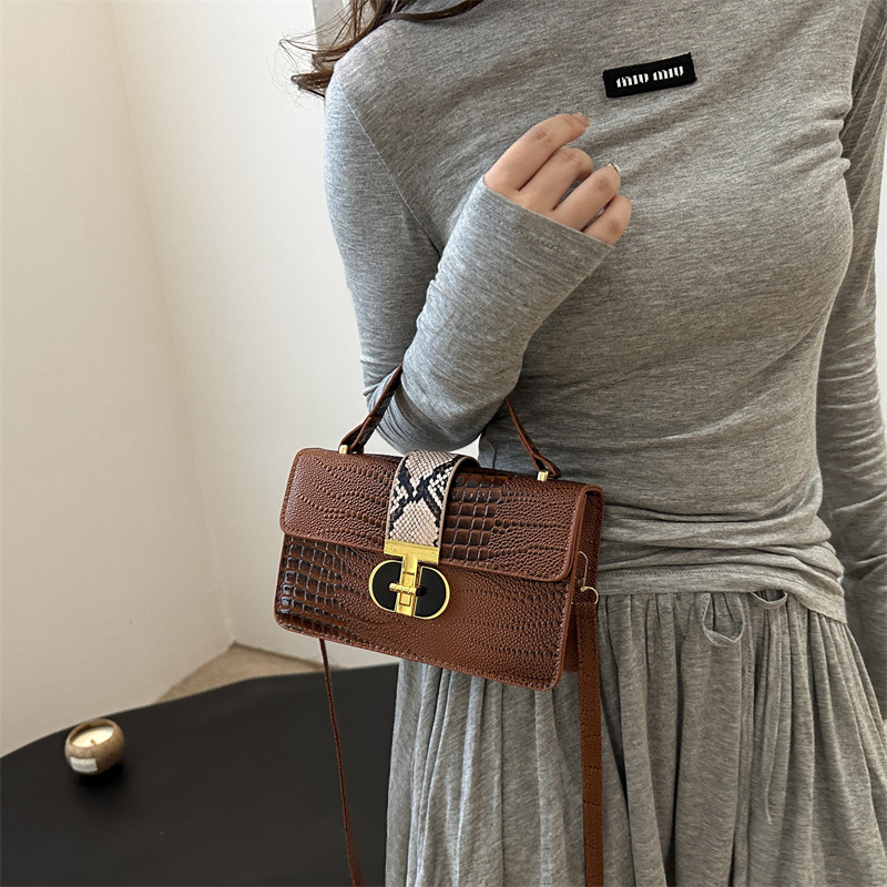 Korean casual fashion handbag 2024 new simple crocodile pattern single shoulder crossbody small square bag_voghion.com