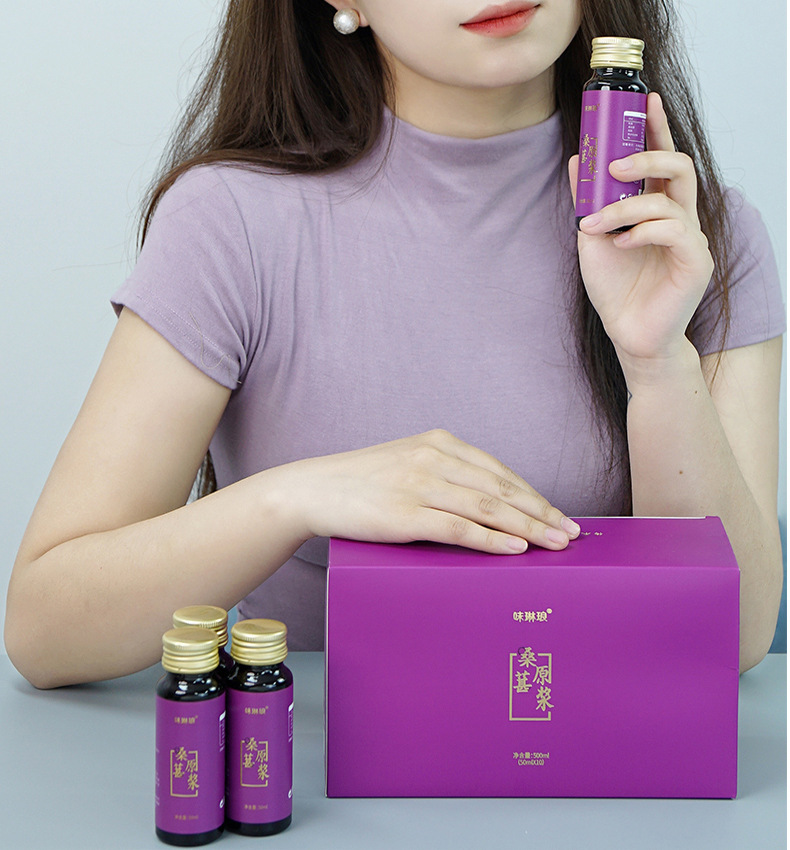 Black Mulberry Puree NFC Mulberry Juice Concentrate 500ml Box 50ml Bottles in use