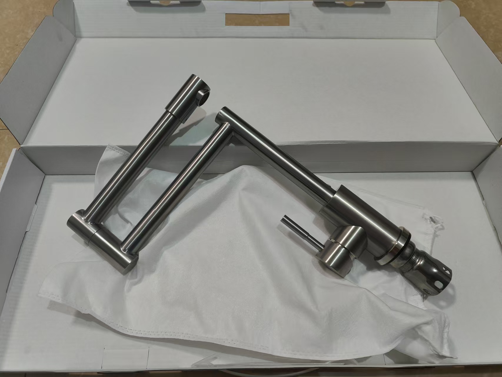 Wholesale kitchen faucets, cold and hot 304 stainless steel faucets, sink sinks, rotating and folding faucets from the manufacturer undefined