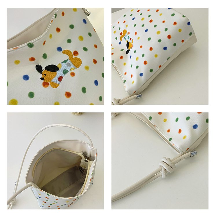 This year, polka dot canvas bags are in vogue for women's autumn and winter 2024. The new versatile commuter single-shoulder crossbody bag is in vogue undefined
