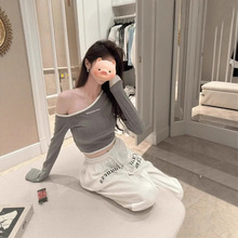 斜肩长袖打底衫t恤女早秋季修身辣妹短款设计感露肩上衣体恤跨境