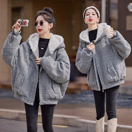 冬季羽绒服女2025新款小个子宽松洋气白鸭绒内胆羊羔毛拼接厚外套