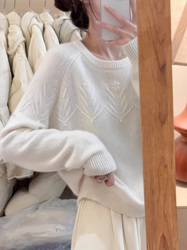 高級感の青いフックの花の柔らかいモチモチのセーターの女性の秋冬の外は乳のfufuの怠惰なプルオーバーのニットの上着を着ます。|undefined