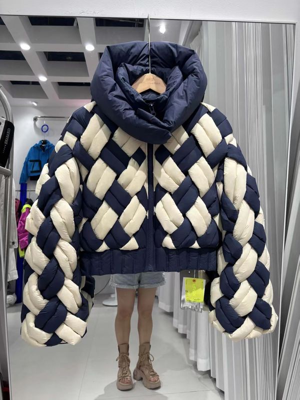 2025新款冬季羽绒服女短款连帽欧货潮牌字母提花白鸭绒面包服外套|undefined