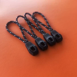 拉链头;洗唛、商标;魔术贴