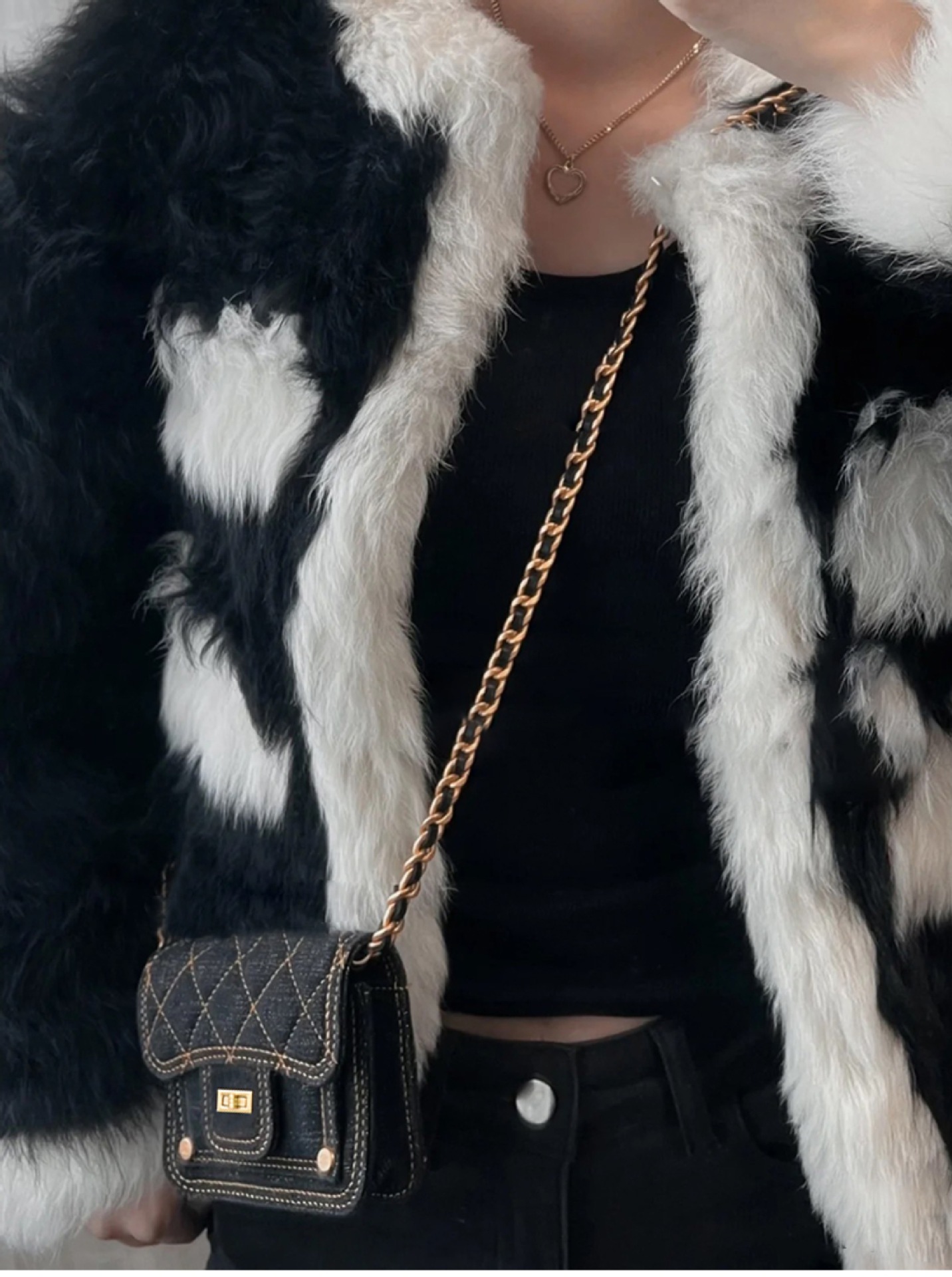 Dames mini schoudertas van gewassen denim met kettingdetail_voghion.com