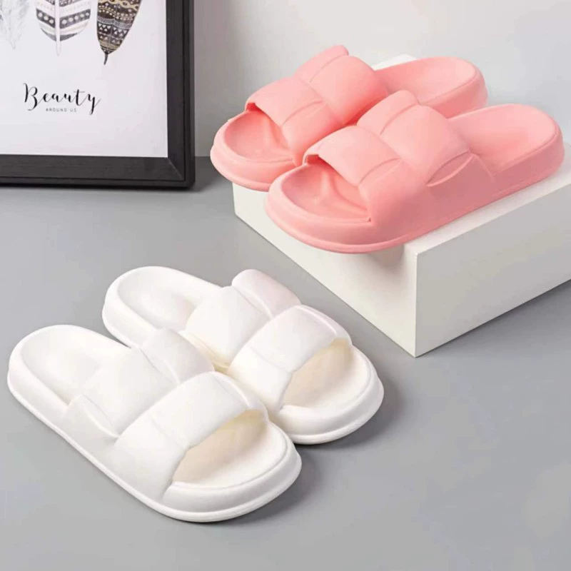 2023 Тапочки Новые тапочки на толстой подошве в западном стиле Женская летняя уходовая одежда Нескользящие тапочки-дезодоранты на мягкой подошве оптом