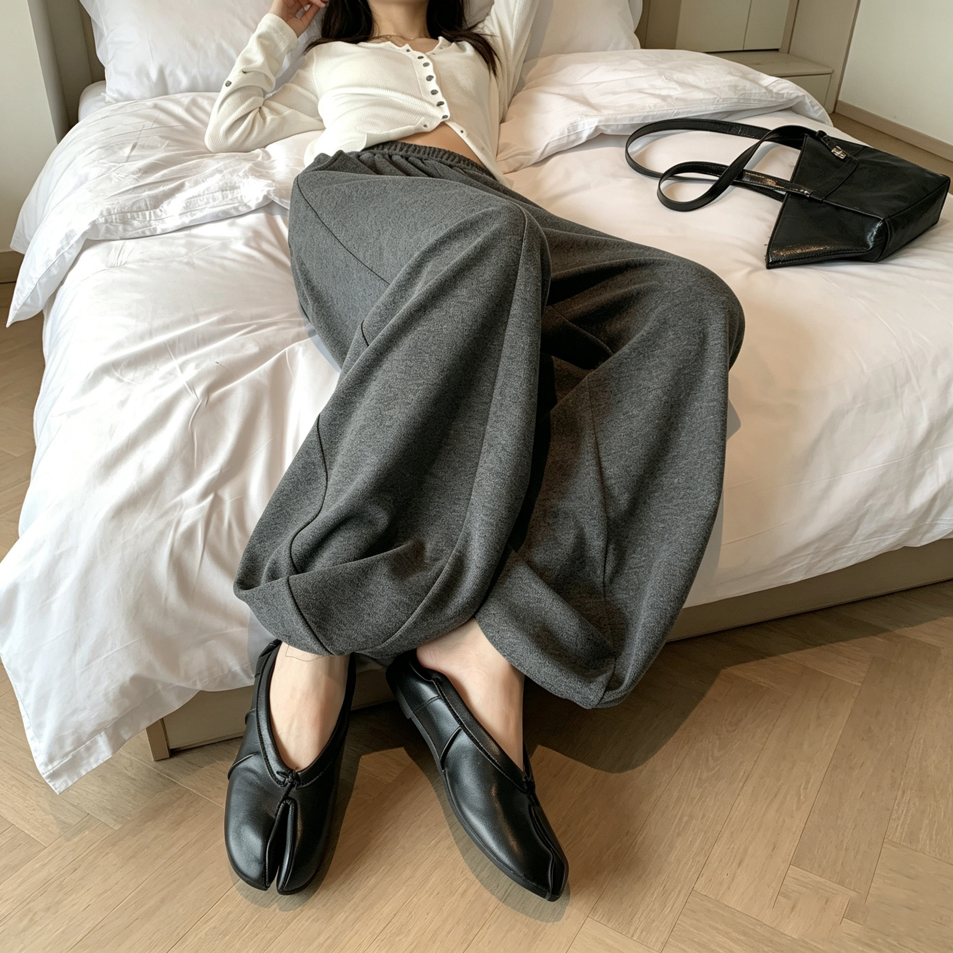 2026秋季新款日系极简松弛感阔腿宽松显瘦百搭全松紧腰花苞休闲裤