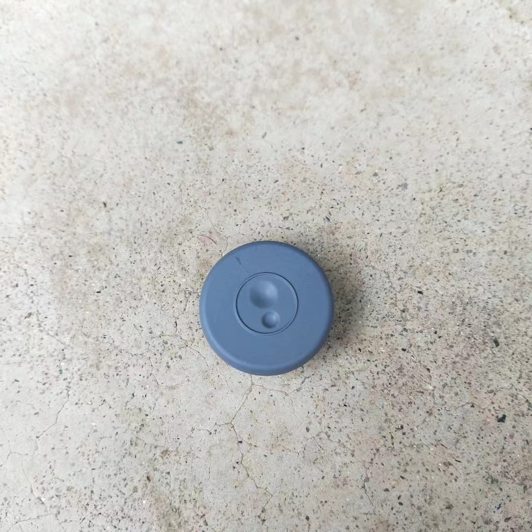 28mm丁基胶塞现货供应 化装品玻璃瓶 西林瓶配件胶塞丁基塞子