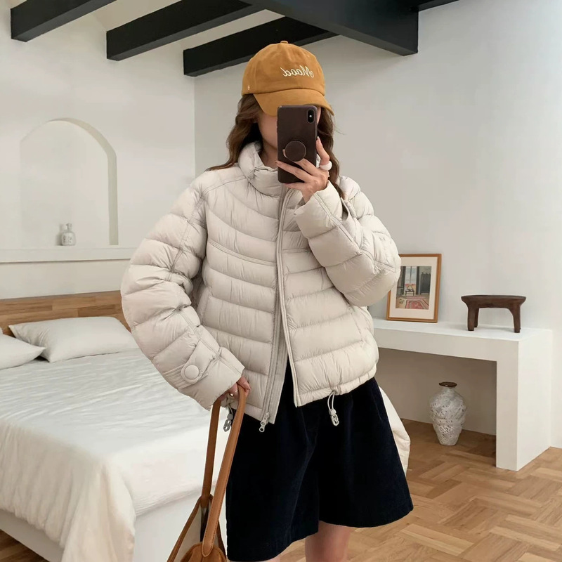 Short down Jacket for Women 2025 New Winter Style White Duck down Lightweight Warm and Stylish Winter Wear for Petite Women