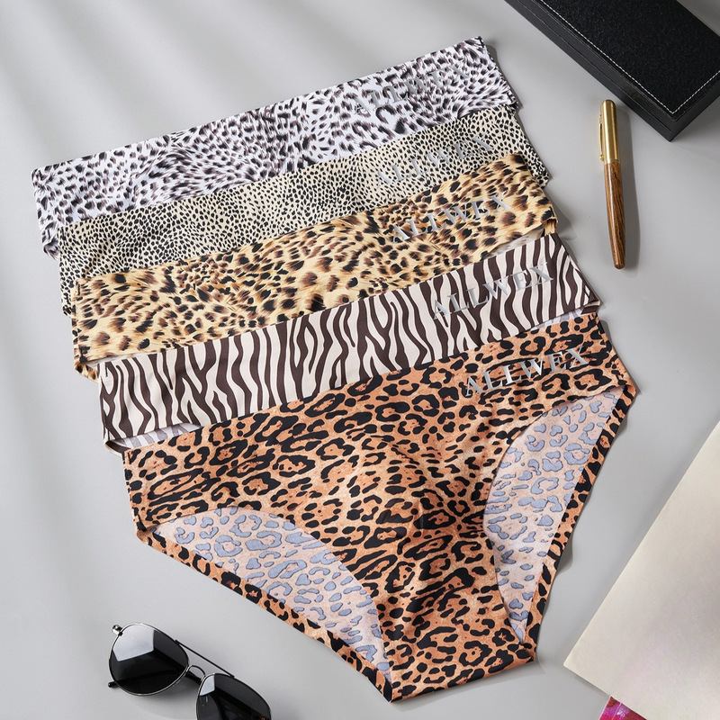 Wholesale European and American Seamless One-Piece Men's Underwear Low-Waist Breathable Yoga Bikini Leopard Print Boys' Briefs