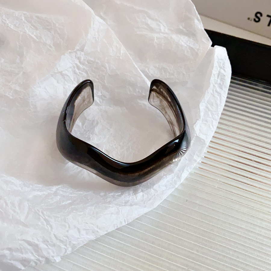 Pulsera de superficie ancha ondulada irregular europea y americana, pulsera de viaje simple y de moda de todo fósforo, joyería de sentido avanzado de nicho