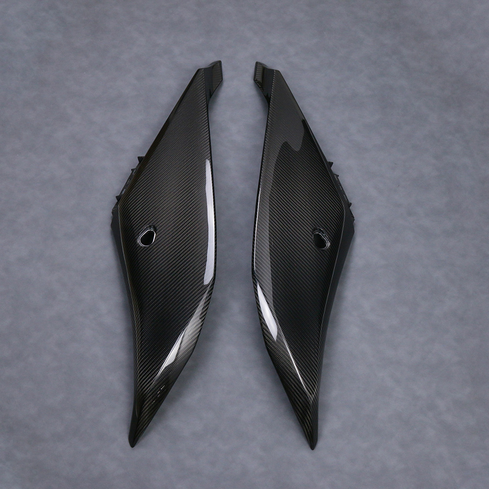 Suitable for new YAMAHA YAMAHA R3 front big side plate carbon fiber shell motorcycle accessories fairing
