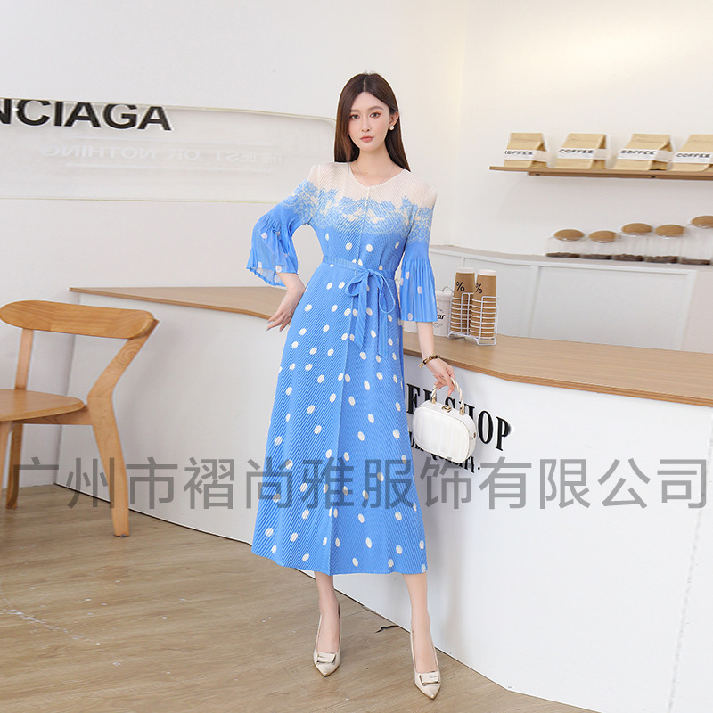 厂家直供2025秋季新款高端褶皱连衣裙女长款宽松显瘦收腰系带长裙|undefined
